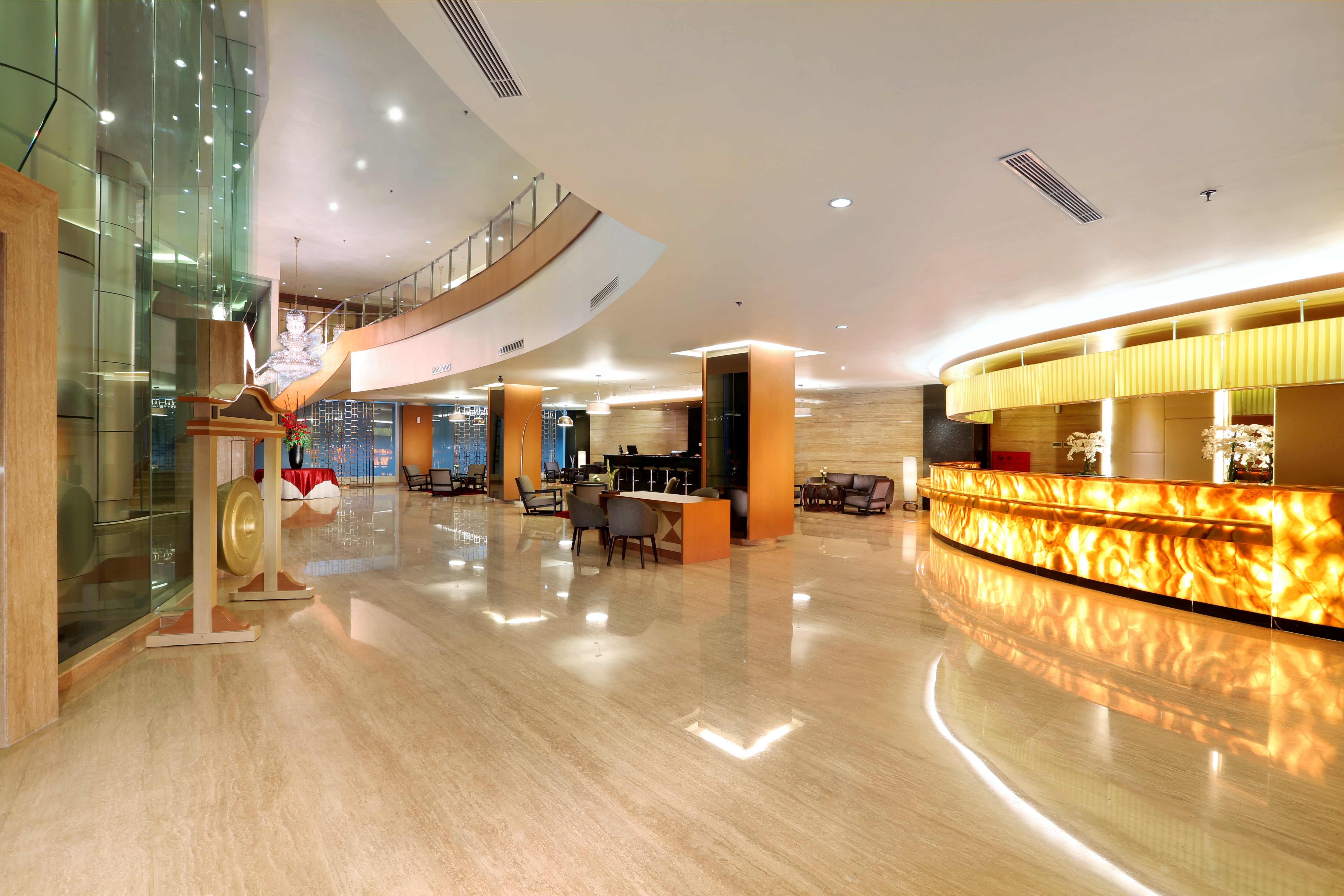 Golden City Hotel And Convention Center - Chse Certified Semarang Dış mekan fotoğraf