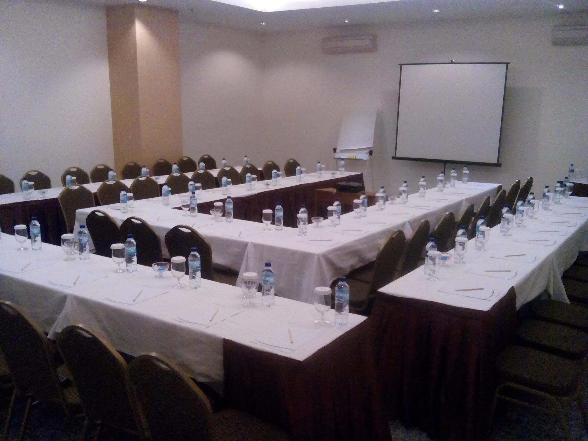 Golden City Hotel And Convention Center - Chse Certified Semarang Dış mekan fotoğraf