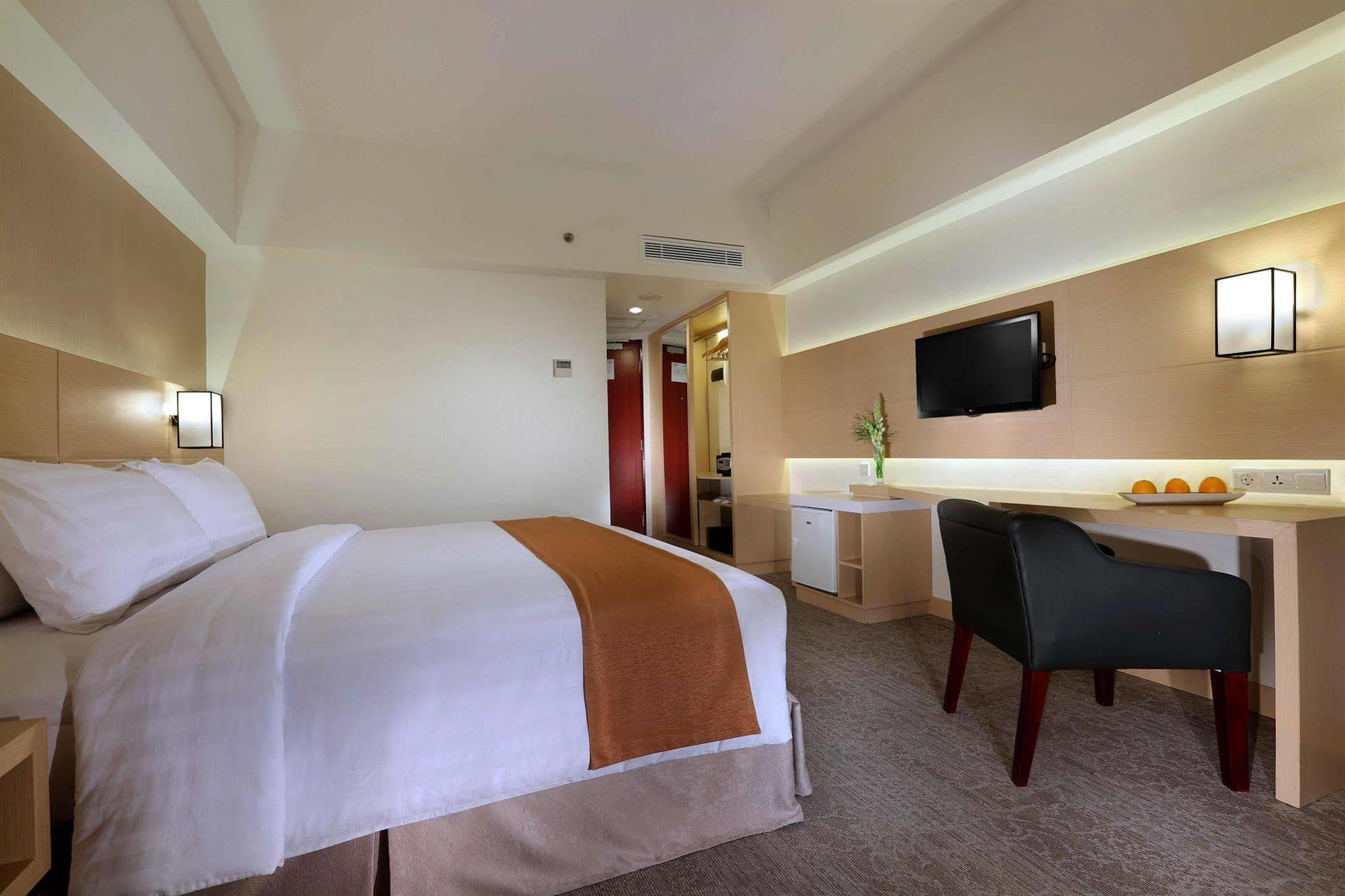 Golden City Hotel And Convention Center - Chse Certified Semarang Dış mekan fotoğraf