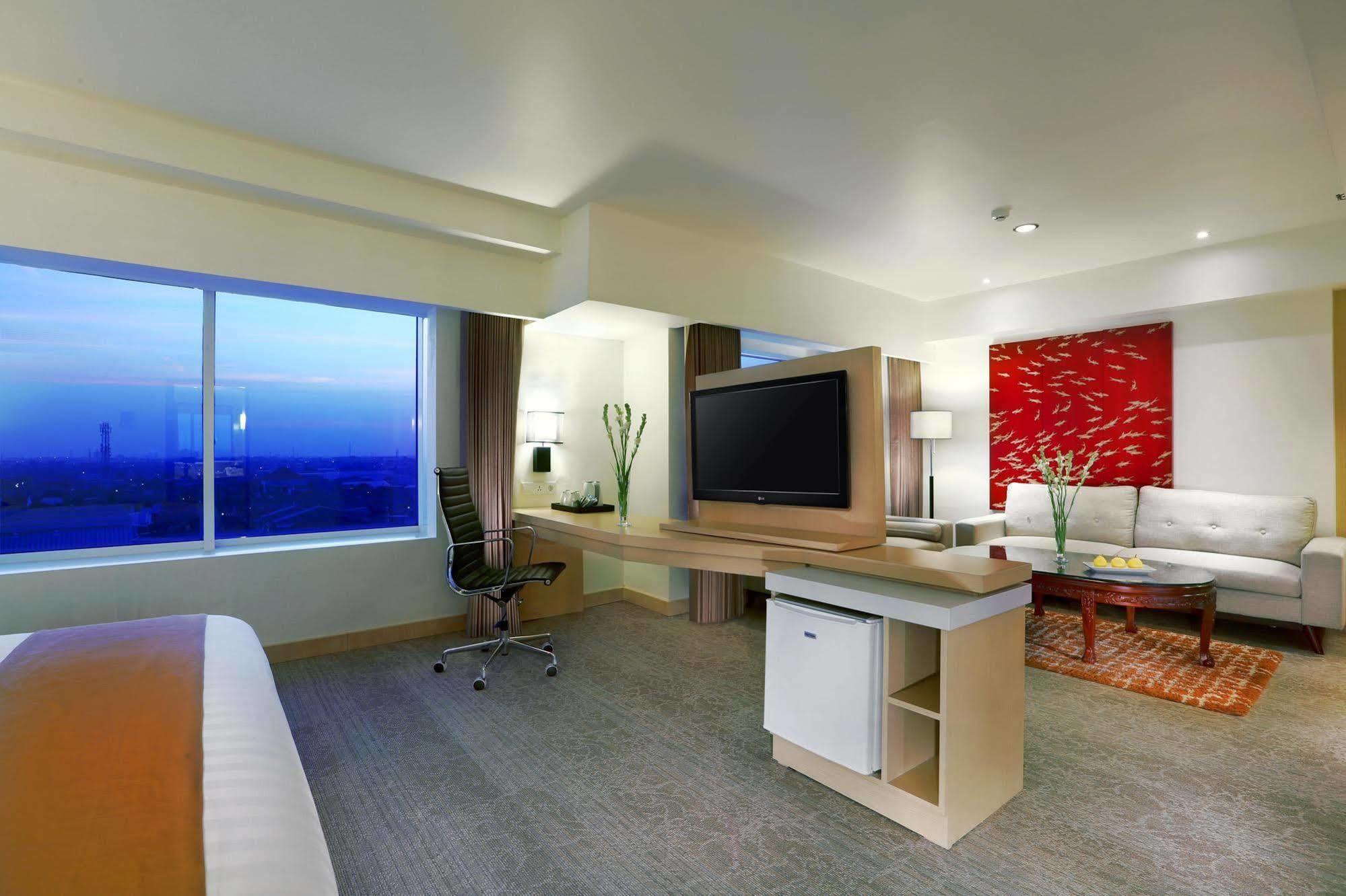 Golden City Hotel And Convention Center - Chse Certified Semarang Dış mekan fotoğraf