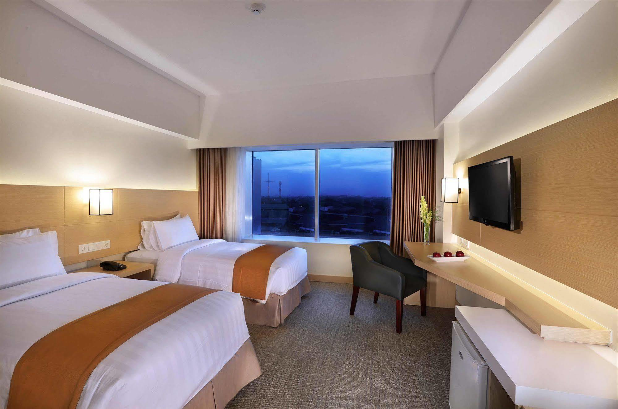 Golden City Hotel And Convention Center - Chse Certified Semarang Dış mekan fotoğraf